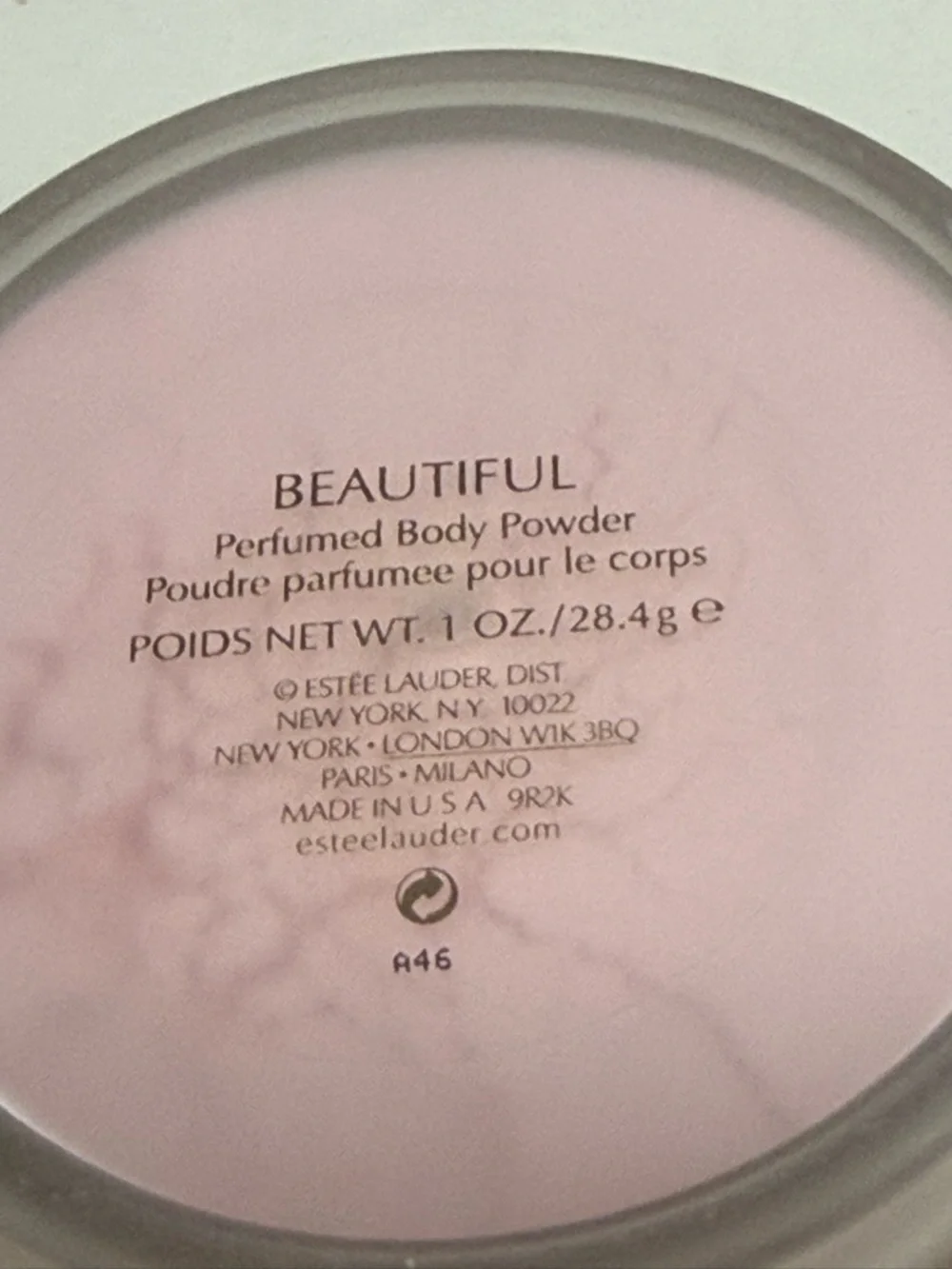 New Beautiful Perfumed Body Powder Estée Lauder 1 oz sealed New without the box